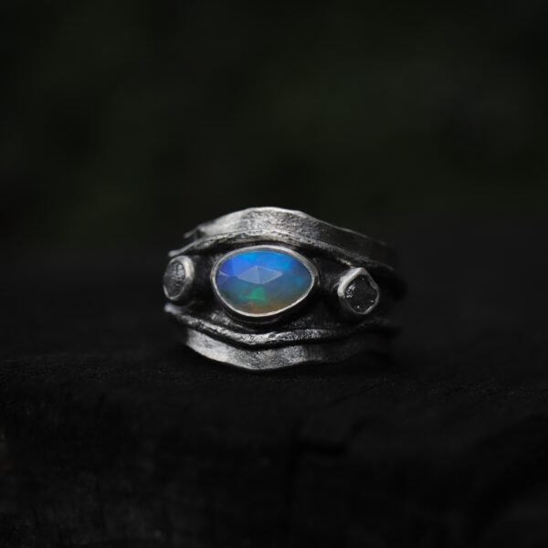 Rift Ring ✦ Opal
