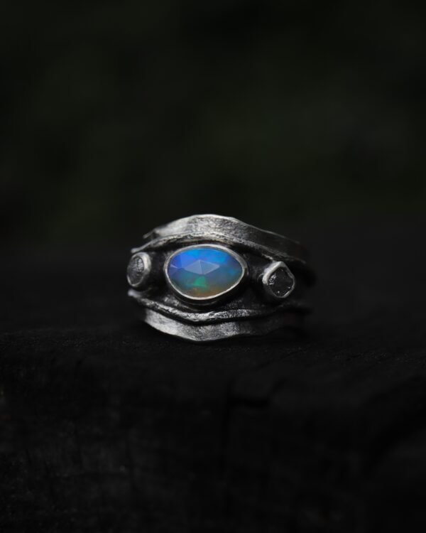 Rift Ring ✦ Opal