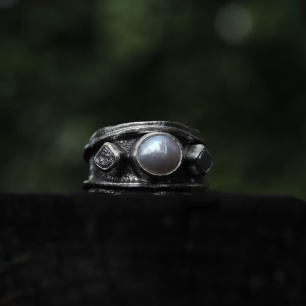 Rift Ring ✦ Freshwater Pearl