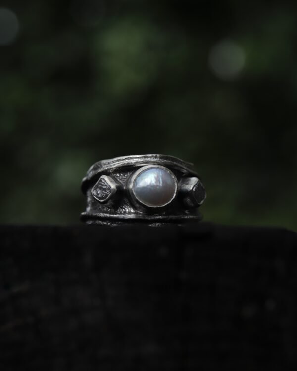 Rift Ring ✦ Freshwater Pearl